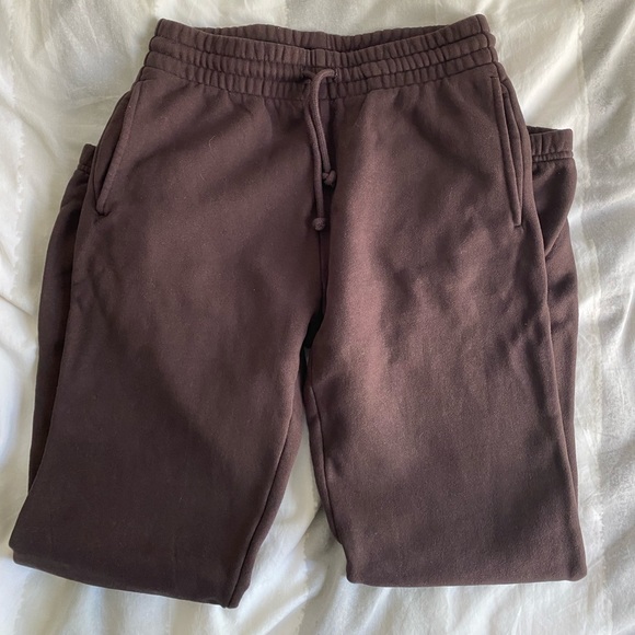 Aritzia Pants - Aritzia TNA Cozy AF Perfect Sweatpant